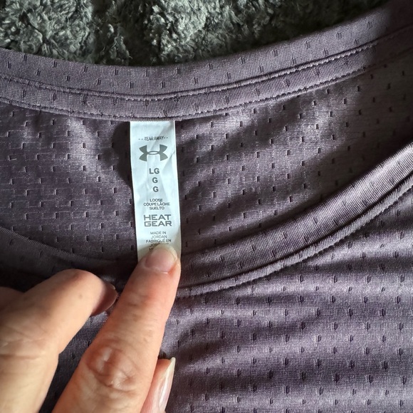 Under Armour Tshirt - Picture 2 of 3